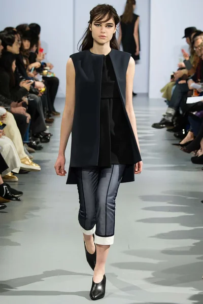 Look 10
